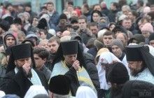 Братия Десятинного монастыря поблагодарила верующих за 10-часовое молитвенное стояние