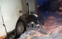 На Тернопільщині через ускладнення погодних умов рятувальники буксирували рейсовий автобус та дві вантажівки (фото)