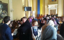 Прихожани згорілої у Львові церкви вимагають від влади розслідування злочину та покарання винних