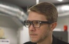 Intel створила "розумні окуляри", які проектують зображення прямо на сітківку