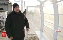 На Львівщині автобусну зупинку поставили "спиною" до дороги і "обличчям" до кладовища (відео)