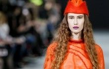 Украинская неделя моды: красная пилотка покорила киевский подиум (фото)