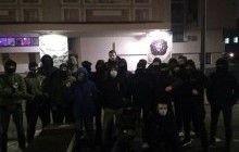 "Лицарі міста": в українських містах з'явилися "дружинники", які б'ють людей за кинуті недопалки та алкоголь (відео)