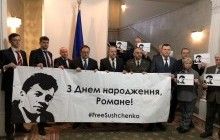 Ukrainian embassy in Moscow sets up flashmob on detained journo's birthday (Photo, Video)