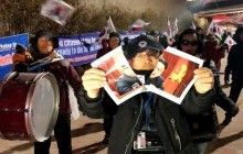 У Олимпийского парка в Пхенчхане идут протесты местных жителей против участия в Играх спортсменов КНДР