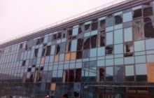 "Дах протікає, всередині вода": у мережі показали, на що перетворився Донецький залізничний вокзал (фоторепортаж)
