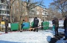Понад 20 ран: у Миколаєві мати порізала ножицями немовля й викинула у сміттєвий контейнер (фото)