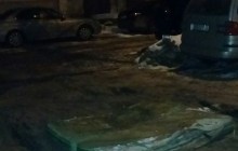 Для мягкой езды: ямы в центре российского Воронежа залатали с помощью матрасов (фото)