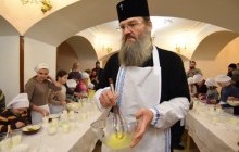 Митрополит Запорізький і Мелітопольський Лука провів майстер-клас з приготування кольорових млинців