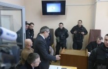 Адвокат Труханова: під Солом'янський суд організовано звозять молодиків