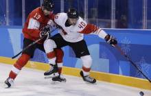 Канадці і шведи здобули впевнені перемоги в перших матчах олімпійського турніру з хокею