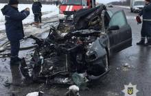 На Харківщині Audi врізався у фуру і загорівся, загинули чотири людини (фото)