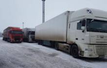 Росія частково обмежила рух вантажівок на кордоні з Україною: застрягло 80 машин
