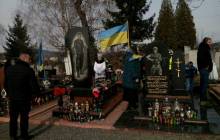У Мукачеві на міському кладовищі відбулася панахида за покійними військовослужбовцям ЗСУ і бійцям 128-ї бригади