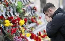 Сльози на Алеї героїв Небесної сотні: емоційний фоторепортаж Reuters