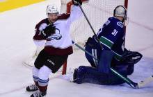 "Колорадо" забил пять голов в большинстве и переиграл "Ванкувер" в НХЛ