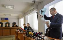 Адвокат Януковича сорвал судебные прения, покинув зал суда