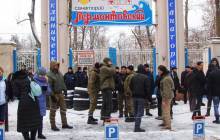В Одесі озброєні ломами й арматурою "тітушки" захопили будівлю санаторію (фото)