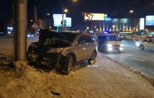 У Росії автомобіль влетів у натовп людей під час салюту, є жертви (фото, відео)