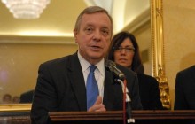 Американского сенатора отлучили от Причастия за голосование против принятия запрета абортов