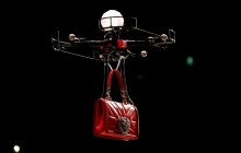 На показе Dolce & Gabbana моделей заменили летающими дронами (фото)