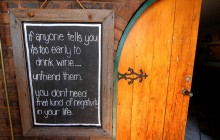 Красное вино помогает предотвратить кариес и болезни десен - биологи