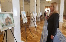 У Верховній Раді відкрилась унікальна виставка картин із зображенням лютеранських храмів (фото)