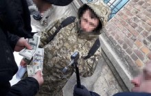На Сумщині прикордонник та поліцейський вимагали у місцевого мешканця 8 тисяч доларів хабаря