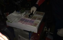 На Тернопільщини начальника відділу виконавчої служби затримали при отриманні хабара (фото)