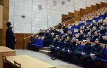 Священник УПЦ рассказал курсантам НАВД о 1030-летии Крещения Руси