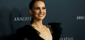 Ці сміливі чоботи стають класикою: модний урок від Наталі Портман