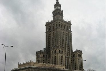 У Польщі українка бігла по коліях за поїздом, в якому залишилися її діти