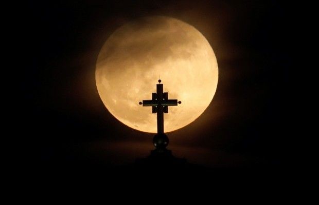 Сьогодні українці побачать головний "супермісяць" року: чим загрожує і що робити