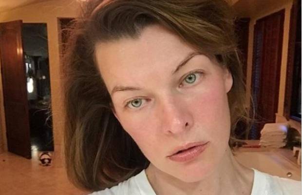 42-річна Міла Йовович показала обличчя без макіяжу (фото)