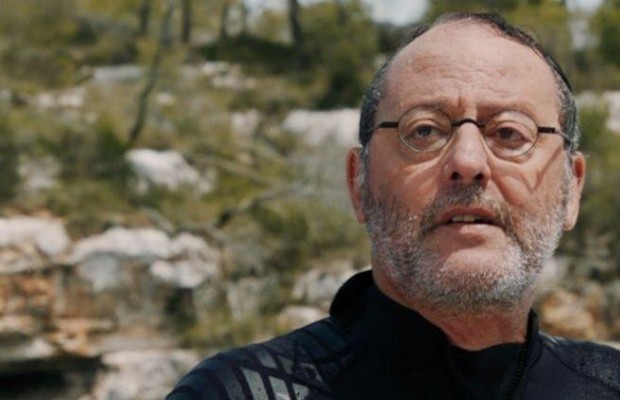 Дорогі апартаменти і зйомки біля озера Синевір: ЗМІ з'ясували подробиці перебування Жана Рено в Україні (відео)