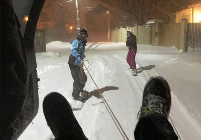 Одесские экстремалы использовали непогоду как повод развлечься / Facebook, Eugene Lata