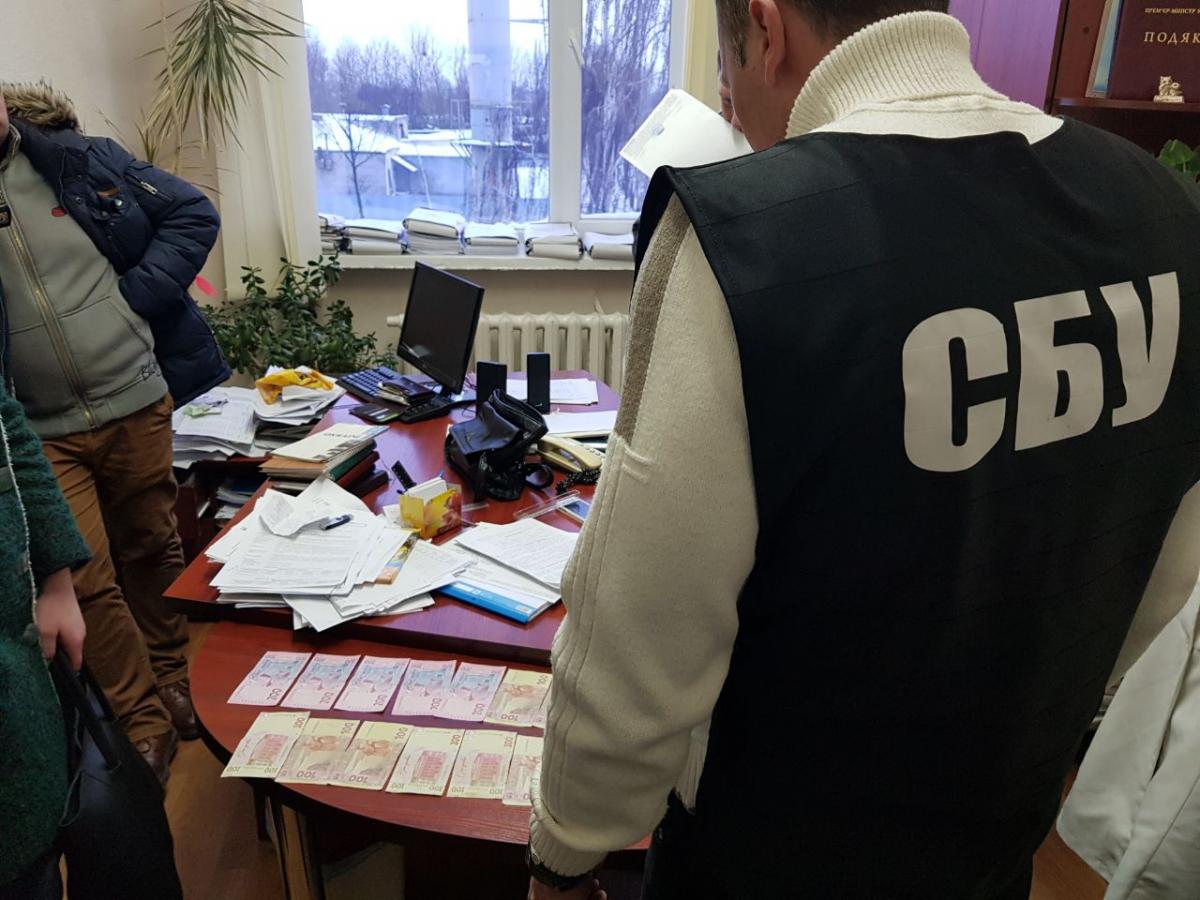 У Житомирі СБУ викрила на хабарі керівника державного підприємства (фото)