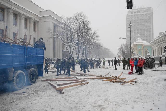 Сейчас на месте работают взрывотехники – есть снаряженные гранаты / фото "Украинская правда"