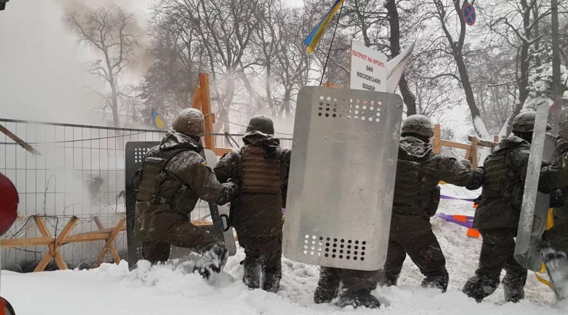 Во время столкновений под Верховной Радой пострадали семь правоохранителей / фото Facebook МВД Украины