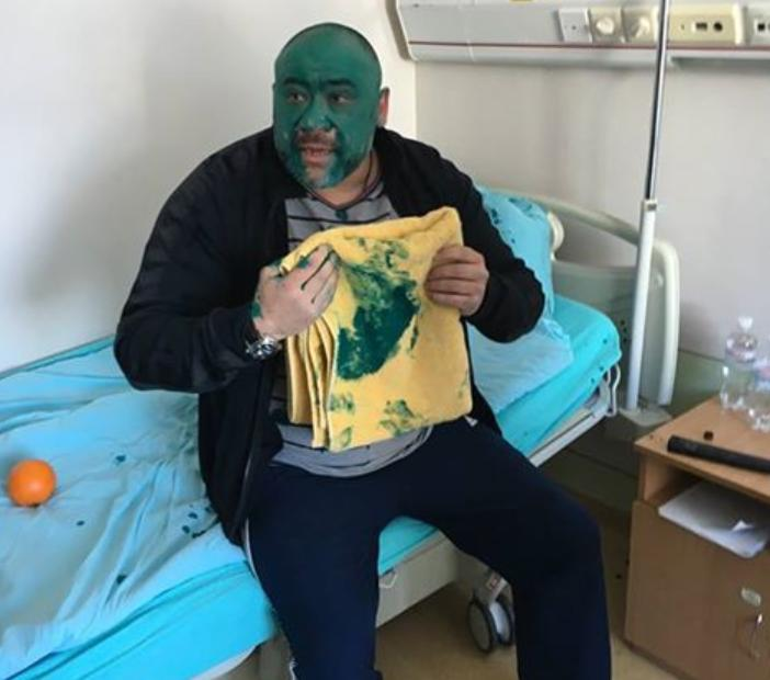 Возле здания Дарницкого райсуда находятся около 100 представителей «Национальных дружин» и С1 / фото facebook.com/romabra Возле здания Дарницкого райсуда находятся около 100 представителей «Национальных дружин» и С1 / фото facebook.com/romabra