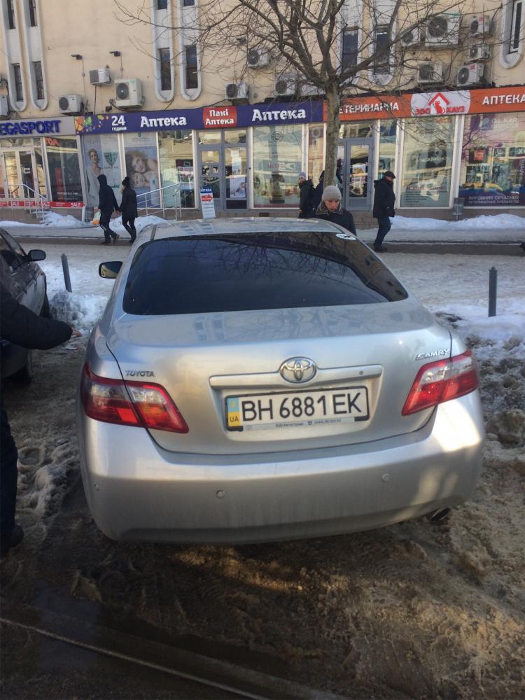 Пассажиры пассажиры справились своими силами с авто / фото dumskaya.net Пассажиры пассажиры справились своими силами с авто / фото dumskaya.net