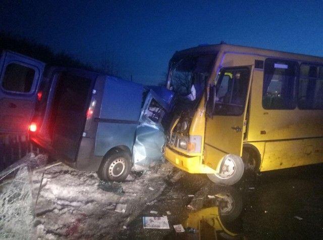 В результате ДТП погиб 21-летний пассажир микроавтобуса "Рено" / фото ltava.poltava.ua В результате ДТП погиб 21-летний пассажир микроавтобуса "Рено" / фото ltava.poltava.ua