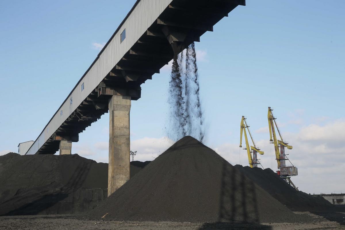 На ТЭС не хватает запасов угля / фото REUTERS