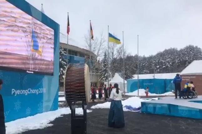 У Паралімпійської селі підняли прапор України / xsport.ua У Паралімпійської селі підняли прапор України / xsport.ua