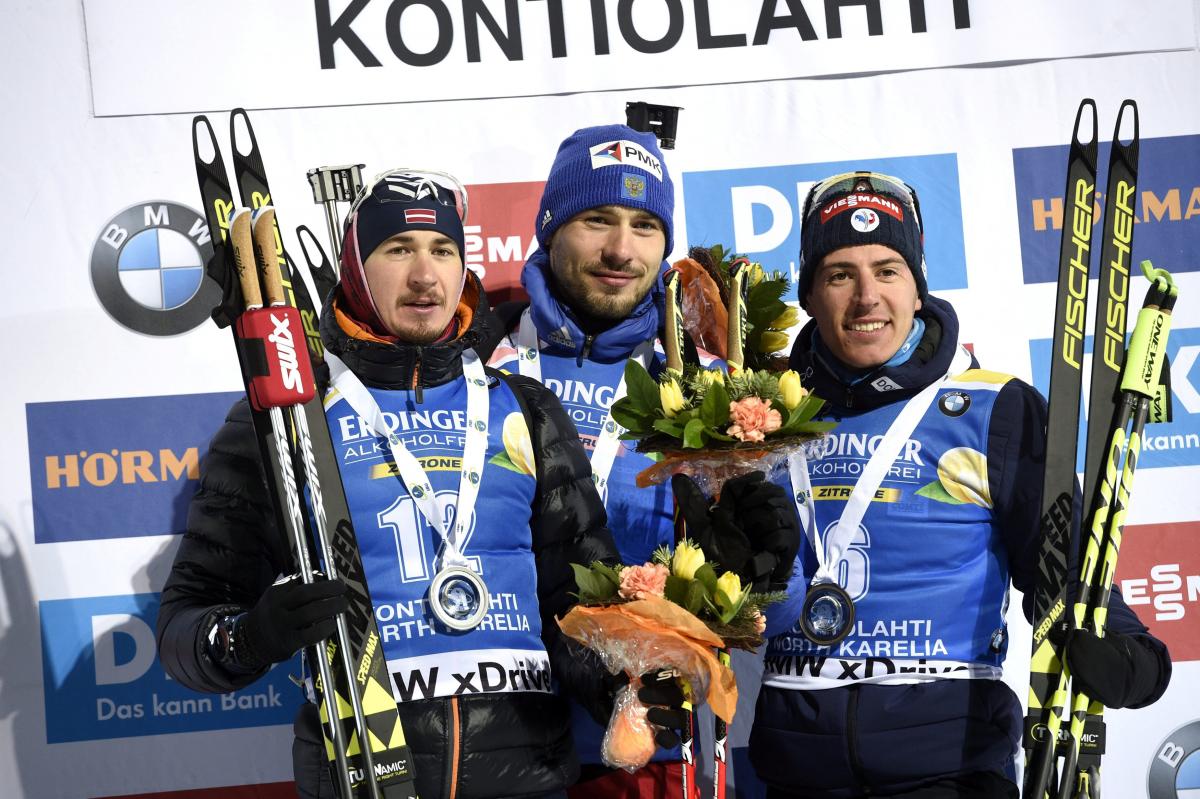 Антон Шипулин (в центре) победил на этапе Кубка мира / REUTERS