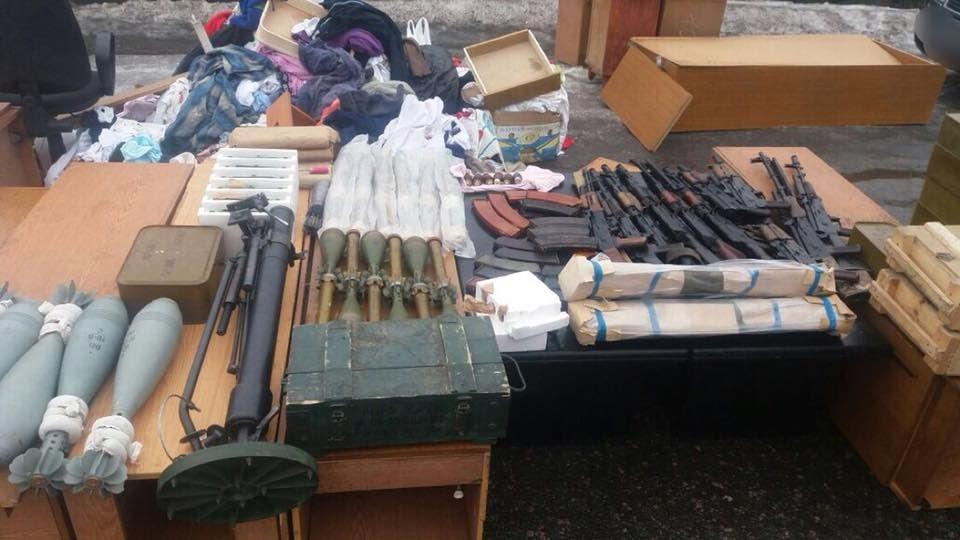 Оружие, найденное во время задержания Рубана / фото facebook.com/miroslavgai