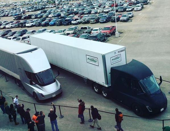 Ілон Маск розповів про першій доставці, здійсненої вантажівками Tesla / Instagram, elonmusk