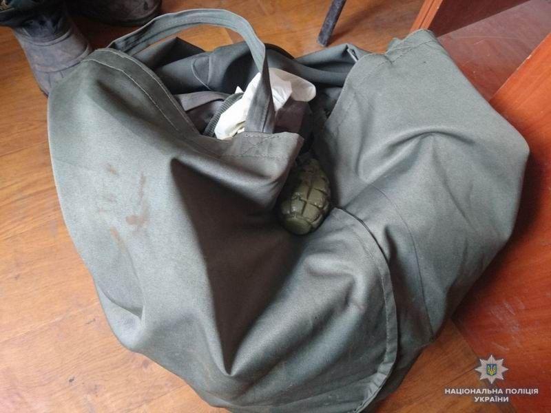 Гранату отправили на экспертизу / фото slavyansk-police.dn.ua Гранату отправили на экспертизу / фото slavyansk-police.dn.ua