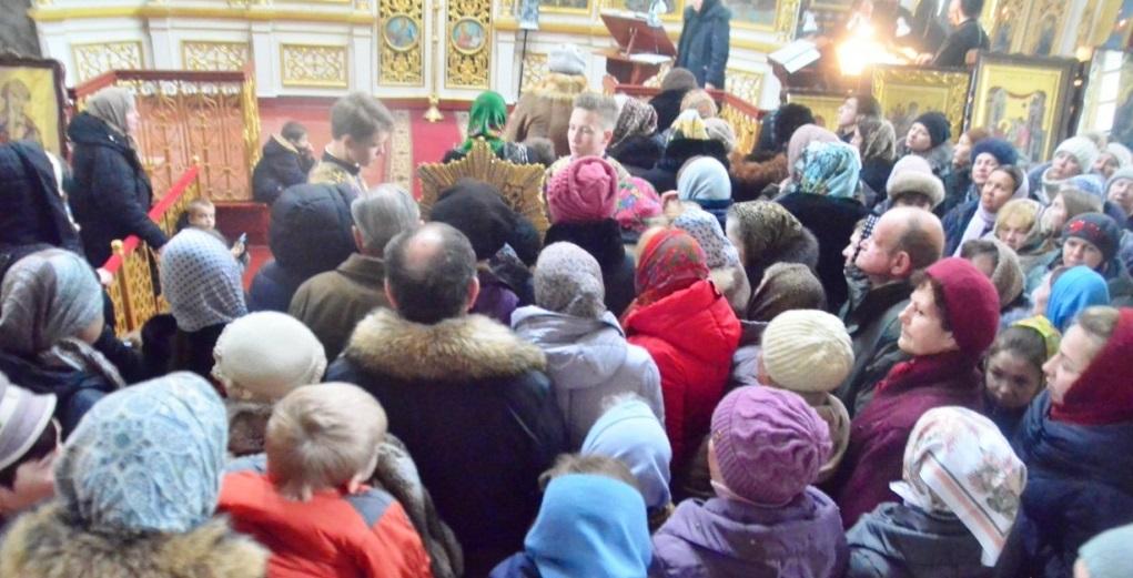 Верующие возносили свои просьбы к Богу, Пресвятой Богородицы и всех святых / orthodox-kr.org.ua