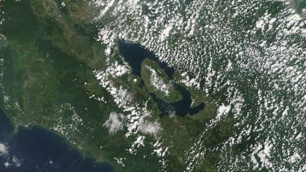 На місці супервулкана зараз знаходиться озеро / фото NASA На місці супервулкана зараз знаходиться озеро / фото NASA